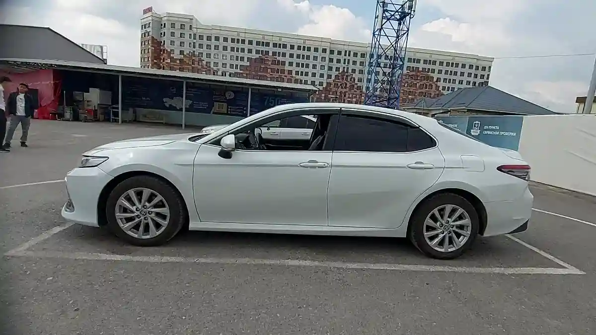 Toyota Camry 2023 года за 17 500 000 тг. в Шымкент