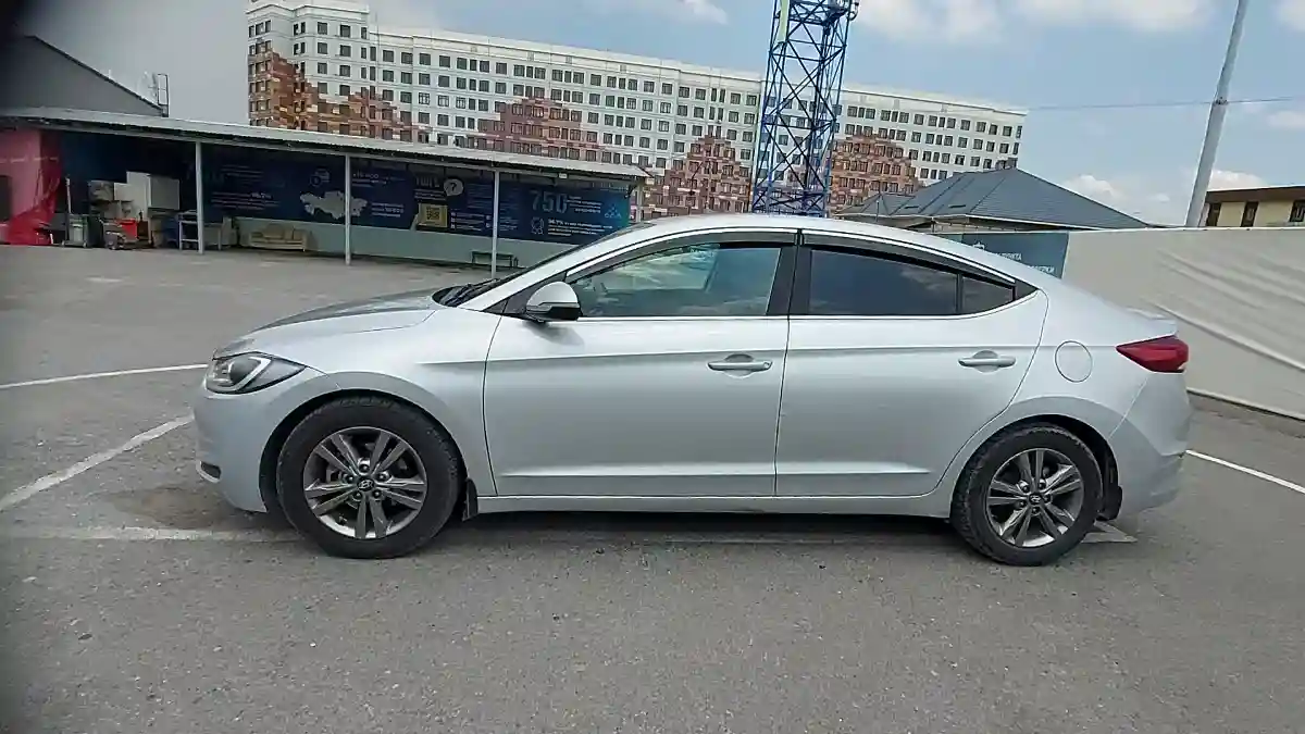 Hyundai Elantra 2018 года за 6 000 000 тг. в Шымкент