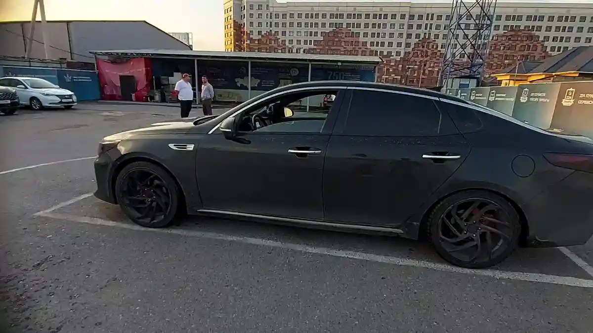 Kia K5 2017 года за 9 000 000 тг. в Шымкент