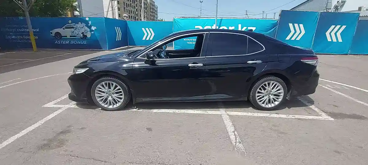 Toyota Camry 2018 года за 15 000 000 тг. в Алматы
