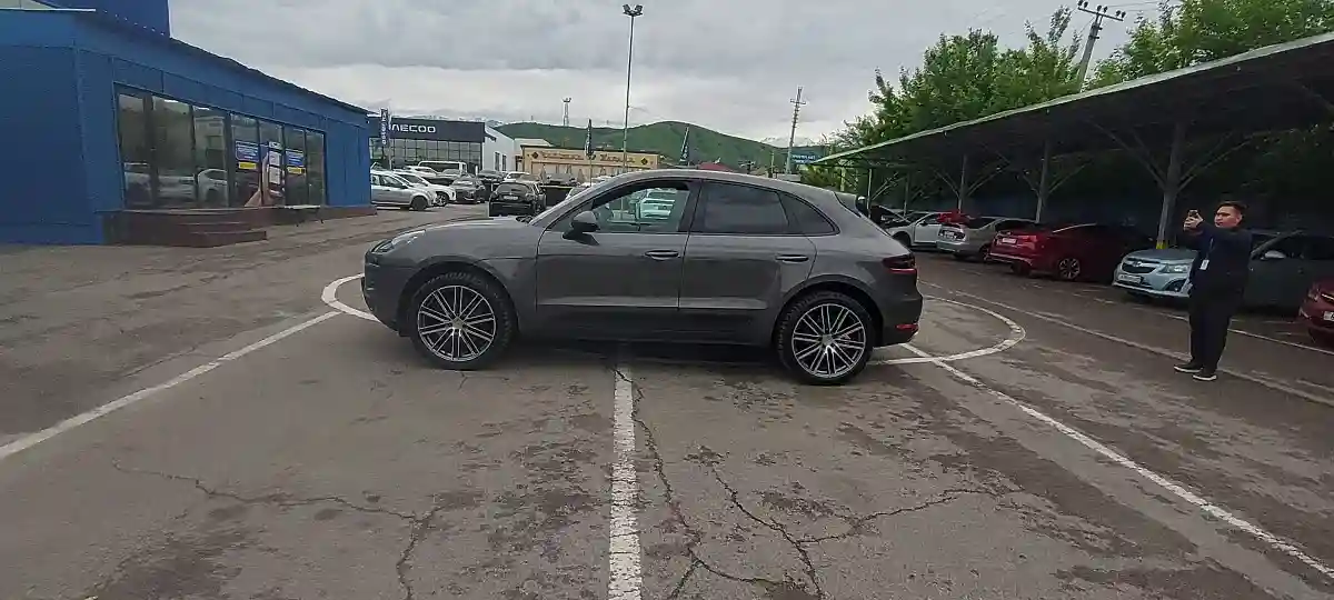 Porsche Macan 2018 года за 24 000 000 тг. в Алматы