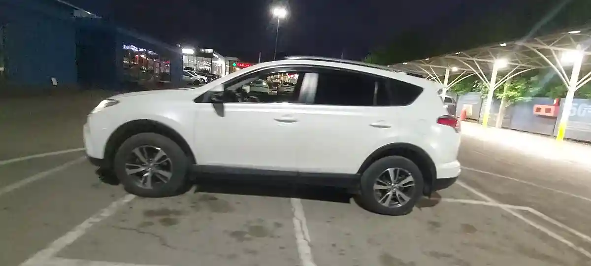Toyota RAV4 2016 года за 9 000 000 тг. в Алматы