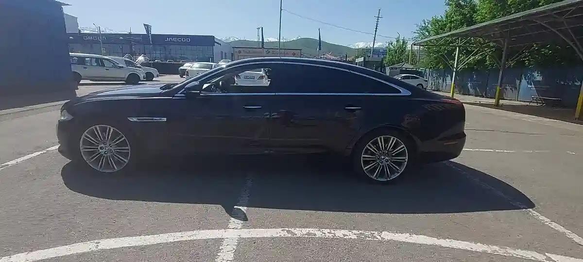 Jaguar XJ 2011 года за 11 500 000 тг. в Алматы