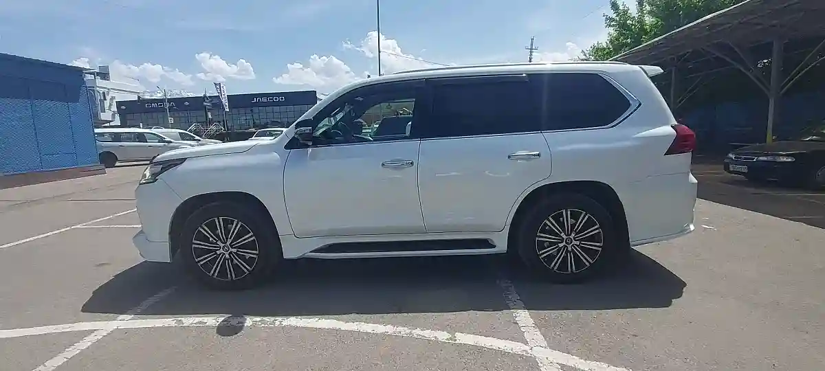 Lexus LX 2019 года за 47 000 000 тг. в Алматы