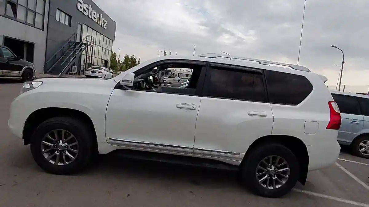Toyota Land Cruiser Prado 2013 года за 17 000 000 тг. в Астана