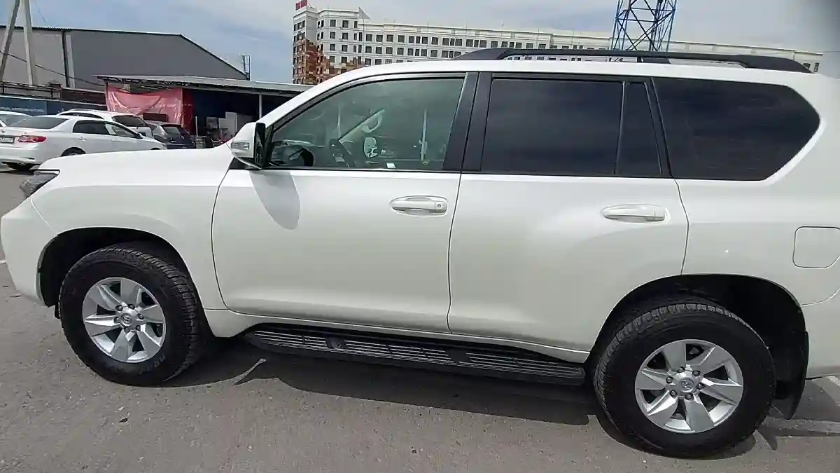 Toyota Land Cruiser Prado 2018 года за 21 000 000 тг. в Шымкент