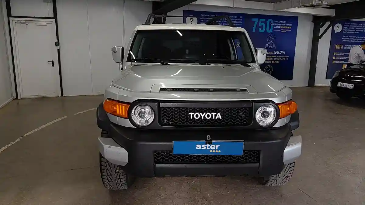 Toyota FJ Cruiser 2007 года за 14 000 000 тг. в Астана