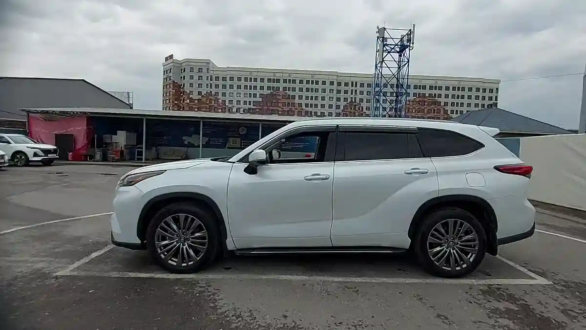 Toyota Highlander 2022 года за 21 000 000 тг. в Шымкент