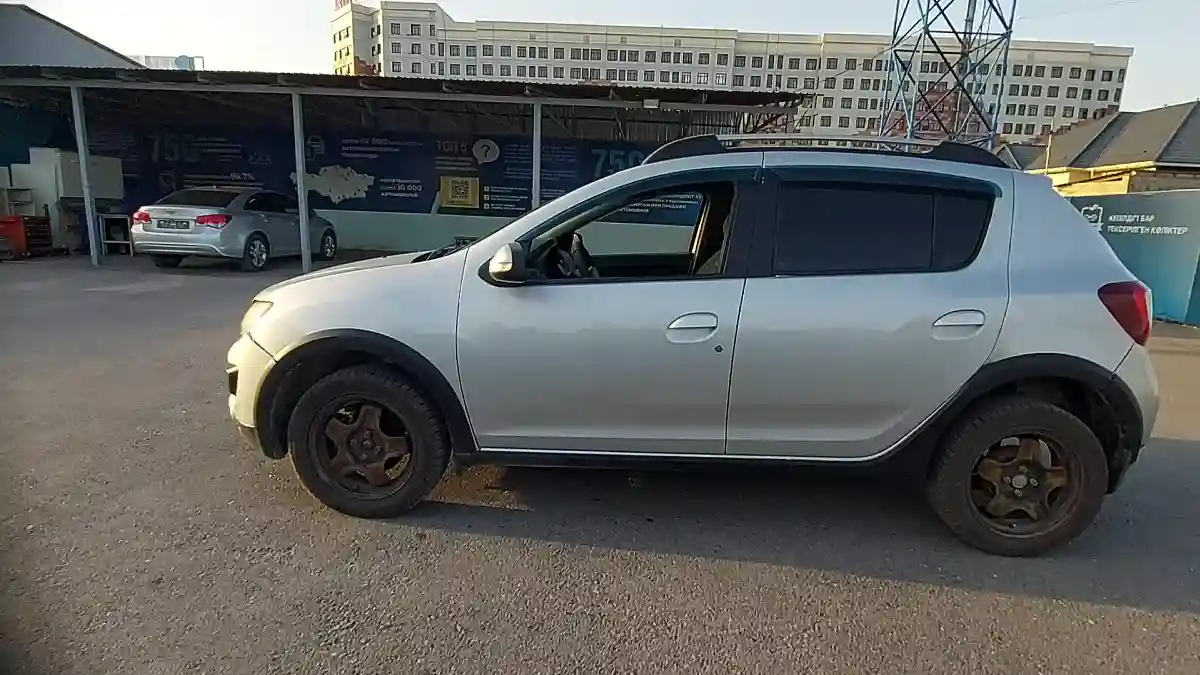 Renault Sandero 2017 года за 3 000 000 тг. в Шымкент