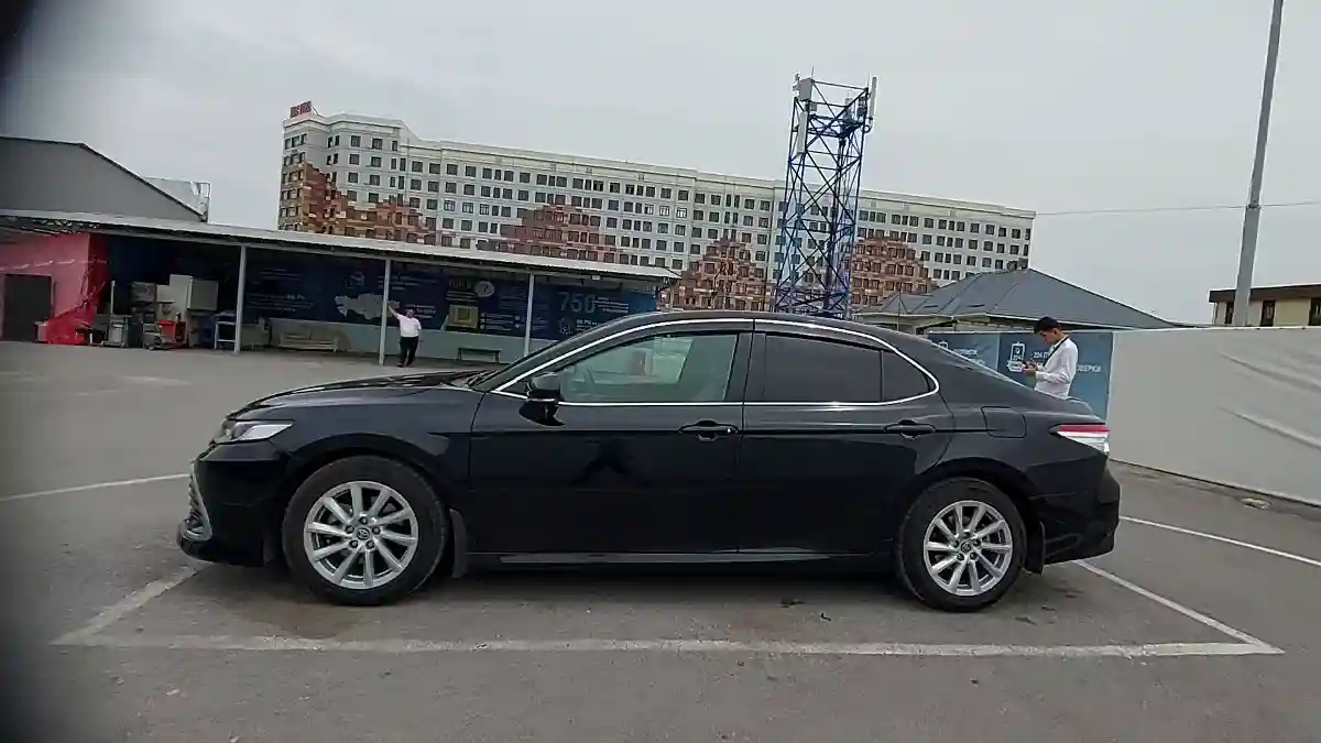 Toyota Camry 2021 года за 14 000 000 тг. в Шымкент