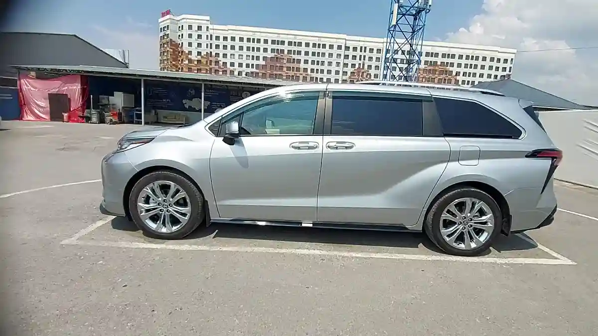 Toyota Sienna 2022 года за 28 000 000 тг. в Шымкент
