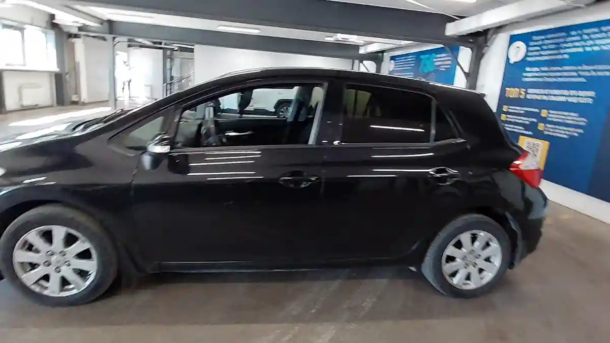 Toyota Auris 2012 года за 5 200 000 тг. в Астана