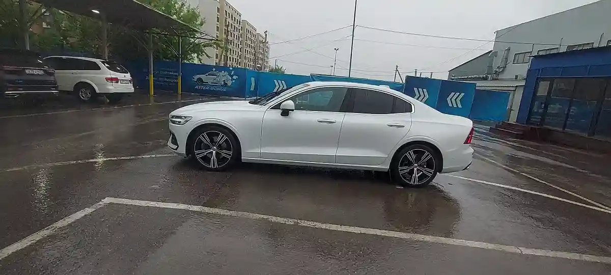 Volvo S60 2022 года за 15 500 000 тг. в Алматы
