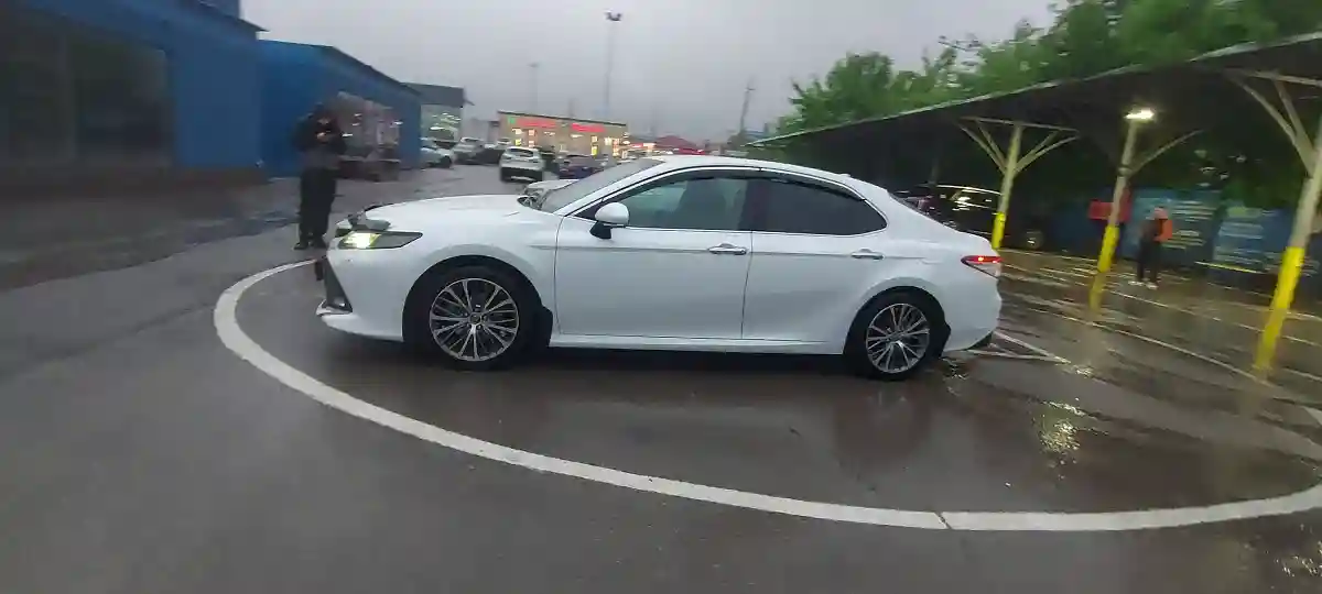 Toyota Camry 2019 года за 15 000 000 тг. в Алматы