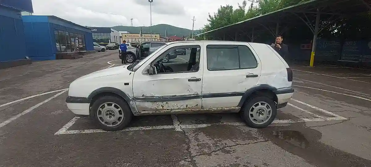 Volkswagen Golf 1993 года за 200 000 тг. в Алматы