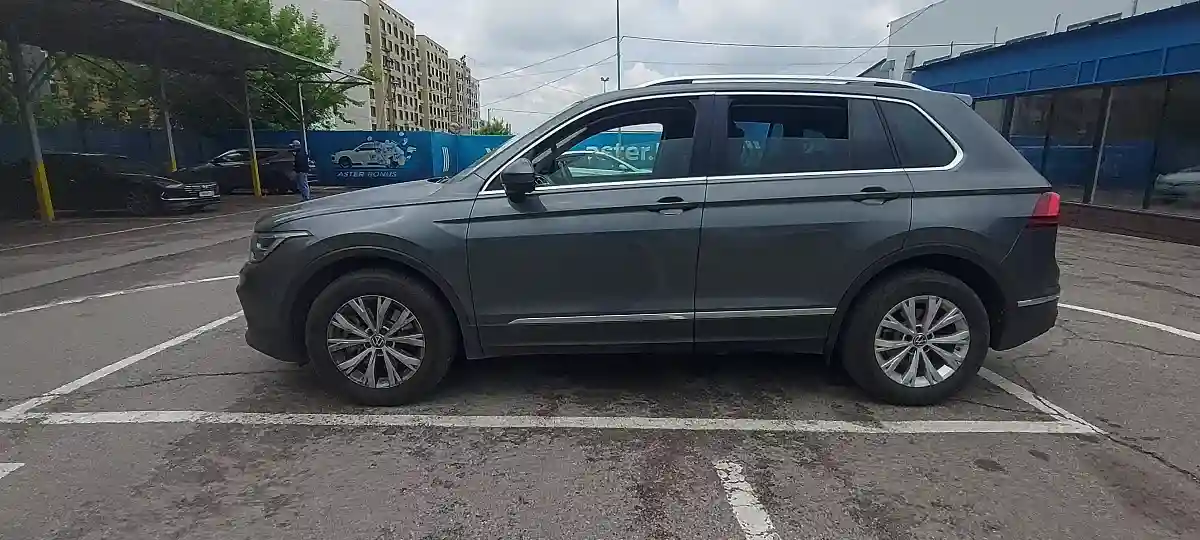 Volkswagen Tiguan 2021 года за 13 500 000 тг. в Алматы