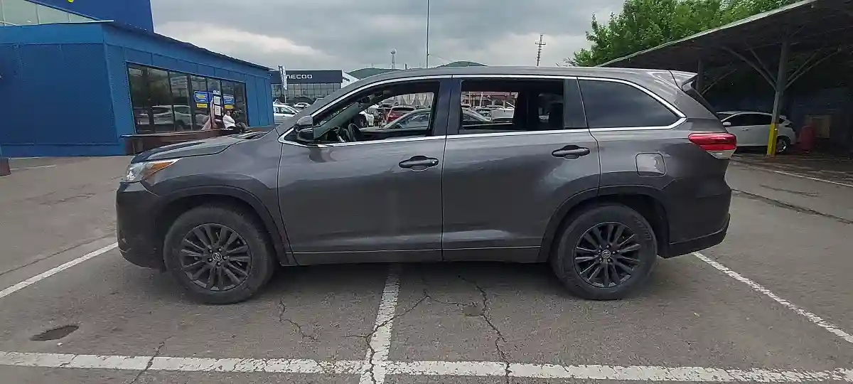Toyota Highlander 2016 года за 13 600 000 тг. в Алматы