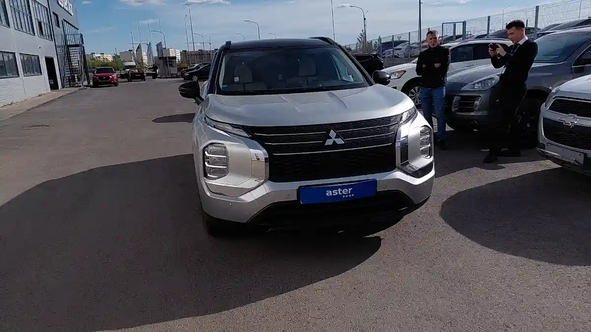 Mitsubishi Outlander 2023 года за 18 000 000 тг. в Астана