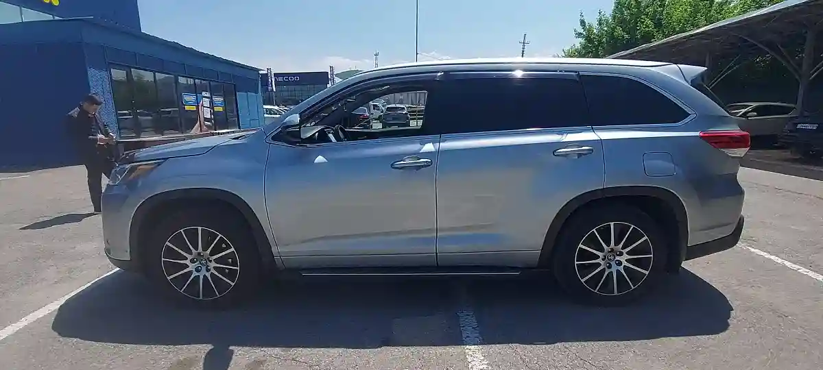 Toyota Highlander 2018 года за 14 000 000 тг. в Алматы