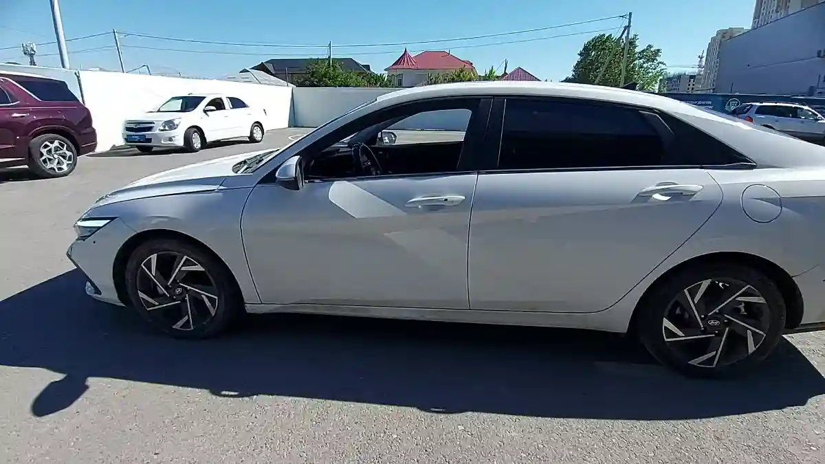 Hyundai Elantra 2024 года за 8 500 000 тг. в Шымкент