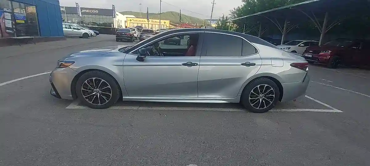Toyota Camry 2021 года за 12 000 000 тг. в Алматы