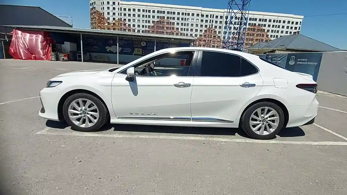 Toyota Camry 2022 года за 13 200 000 тг. в Шымкент