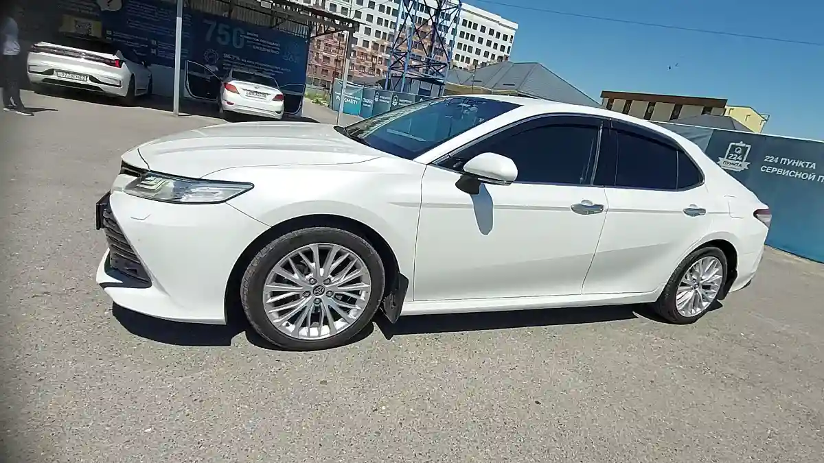 Toyota Camry 2018 года за 13 500 000 тг. в Шымкент
