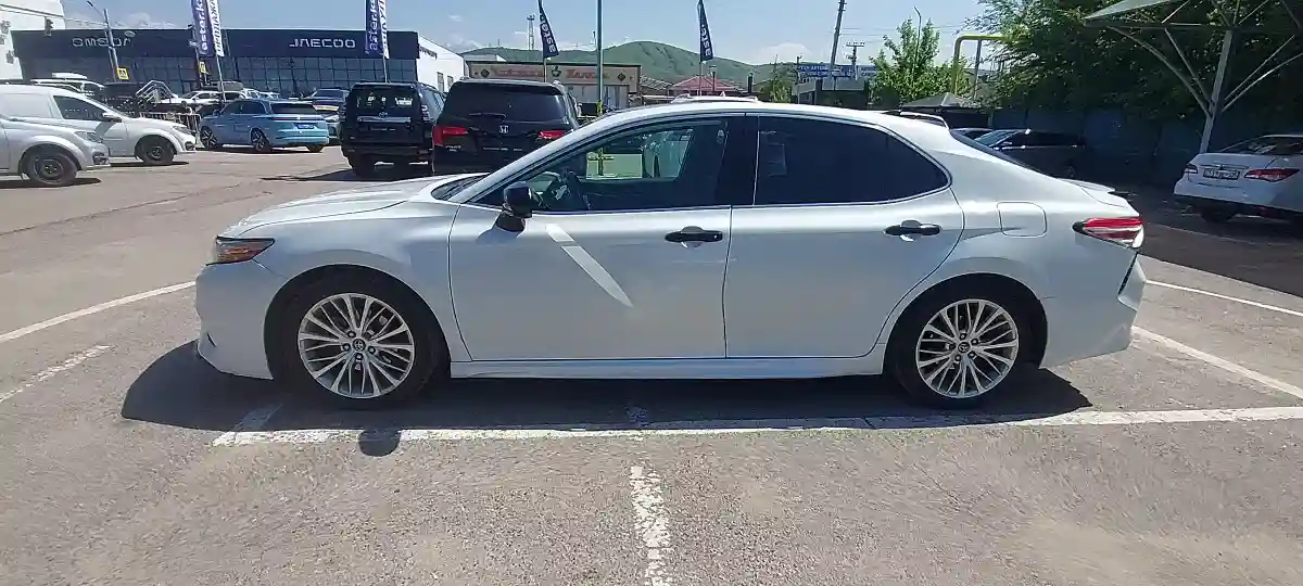 Toyota Camry 2020 года за 11 500 000 тг. в Алматы