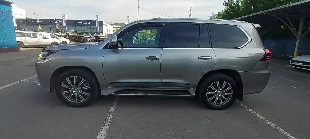 Lexus LX 2016 года за 36 000 000 тг. в Алматы