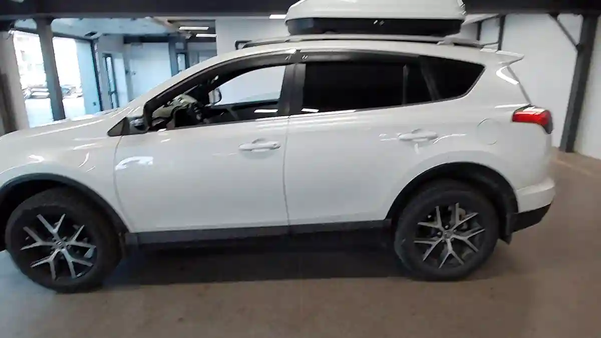 Toyota RAV4 2017 года за 11 000 000 тг. в Астана
