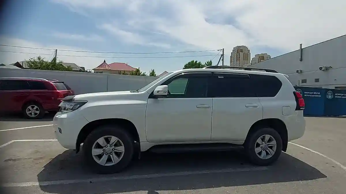 Toyota Land Cruiser Prado 2021 года за 25 000 000 тг. в Шымкент