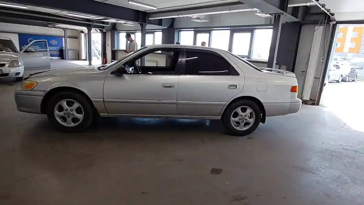 Toyota Camry 2001 года за 3 500 000 тг. в Астана
