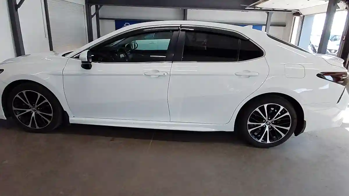 Toyota Camry 2018 года за 11 000 000 тг. в Астана
