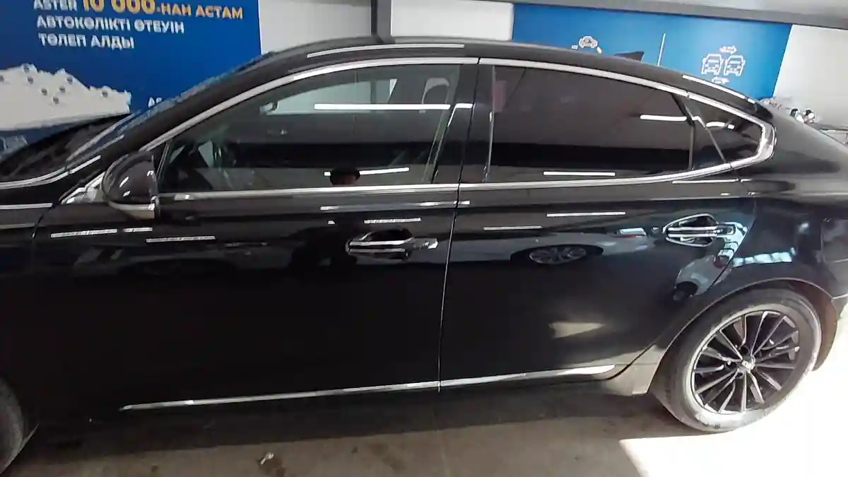 Kia K7 2018 года за 11 000 000 тг. в Астана