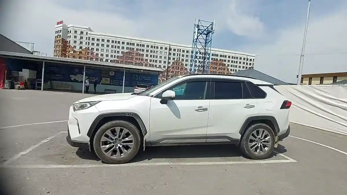 Toyota RAV4 2021 года за 17 000 000 тг. в Шымкент
