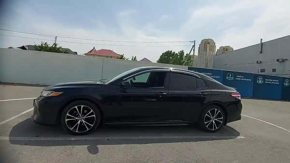 Toyota Camry 2019 года за 11 000 000 тг. в Шымкент