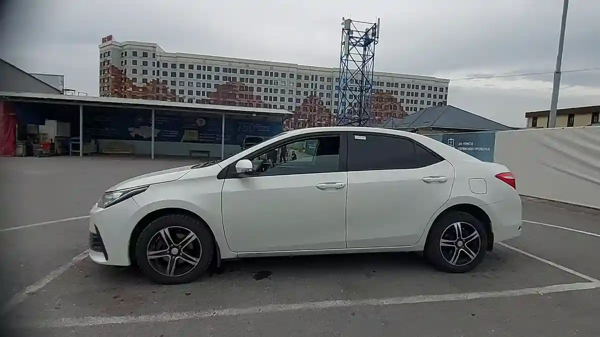 Toyota Corolla 2017 года за 6 500 000 тг. в Шымкент