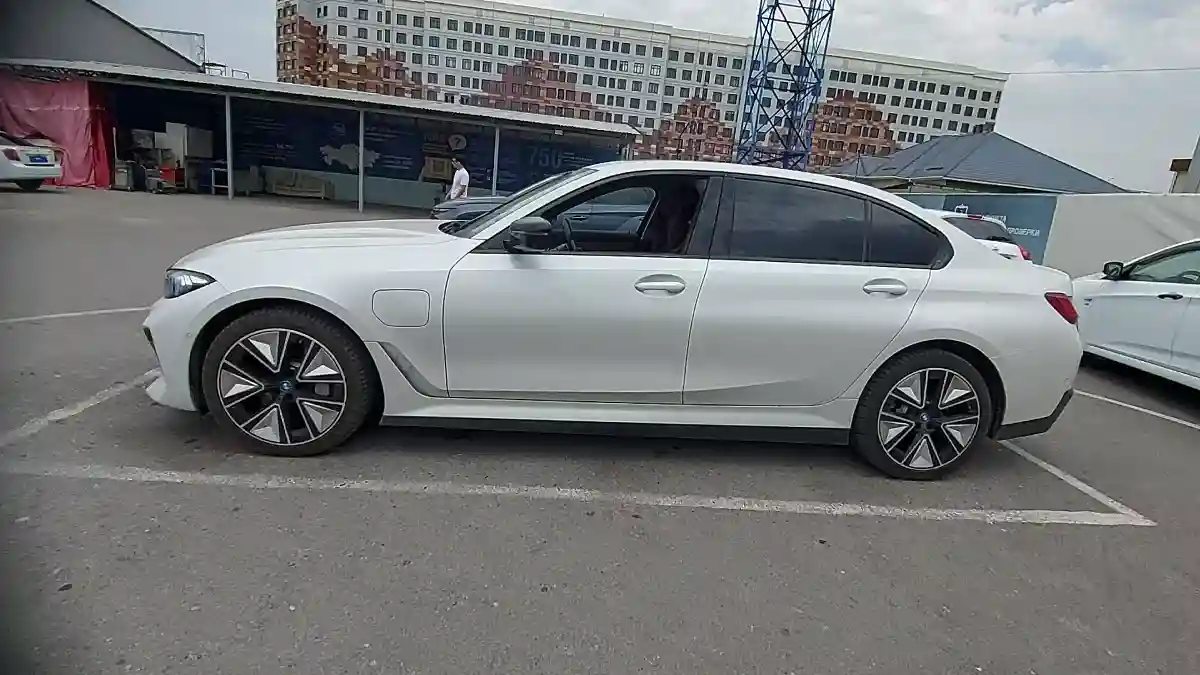 BMW i3 2024 года за 22 000 000 тг. в Шымкент