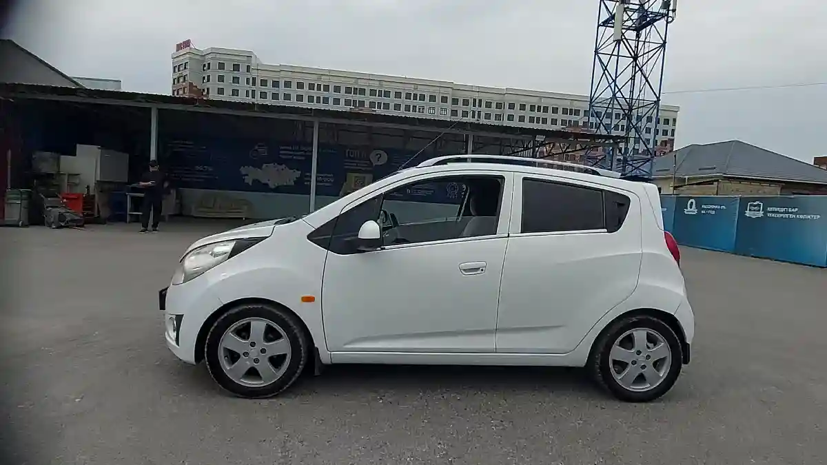 Chevrolet Spark 2011 года за 3 500 000 тг. в Шымкент