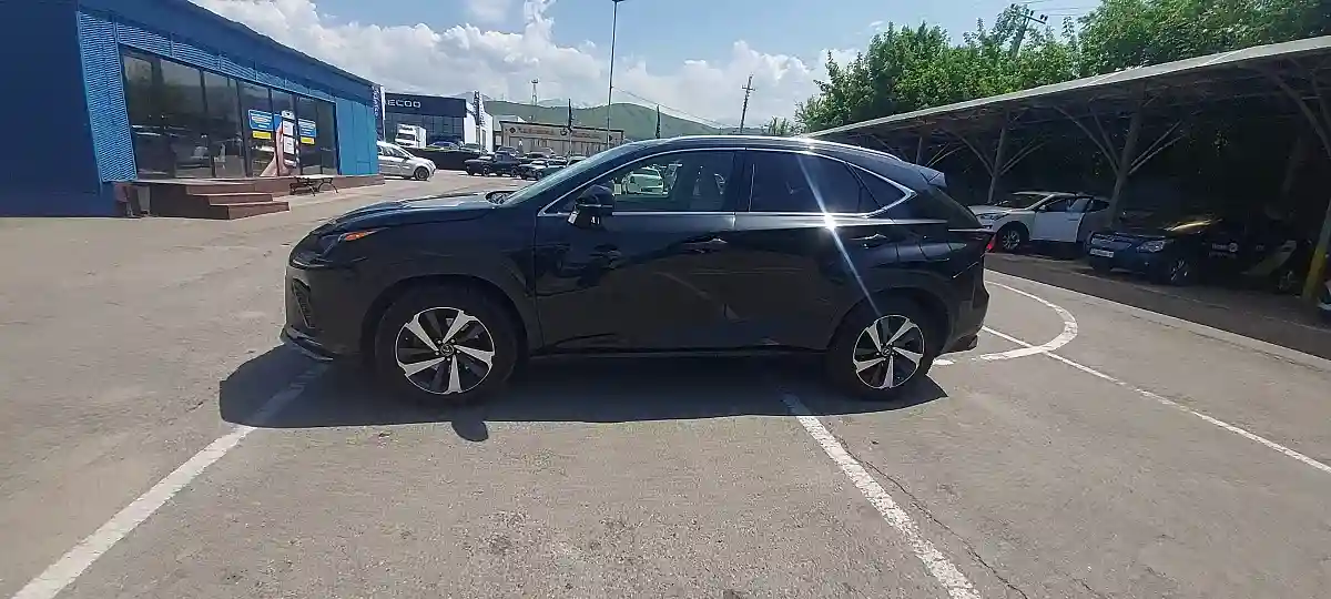 Lexus NX 2017 года за 15 000 000 тг. в Алматы