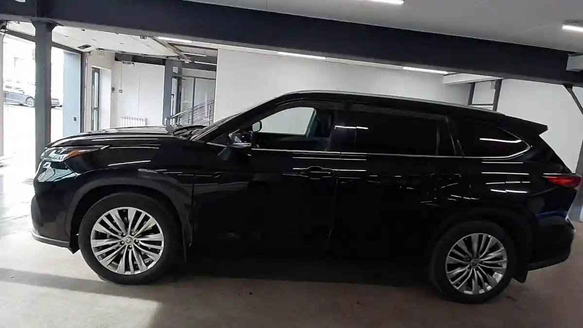 Toyota Highlander 2022 года за 28 000 000 тг. в Астана