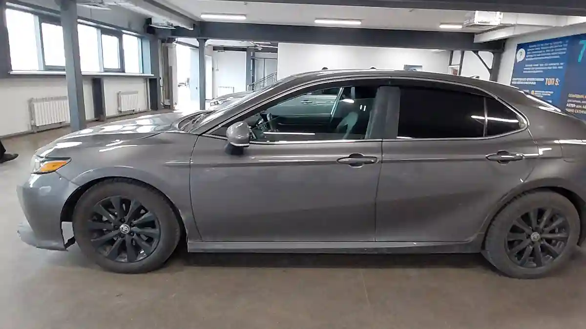 Toyota Camry 2020 года за 9 500 000 тг. в Астана