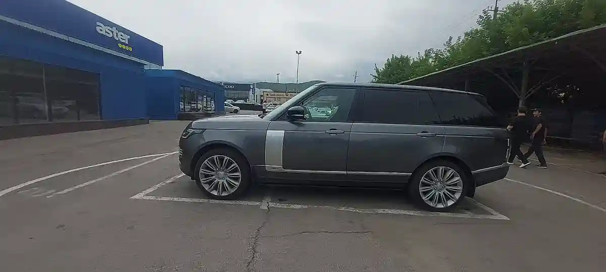 Land Rover Range Rover 2018 года за 40 000 000 тг. в Алматы