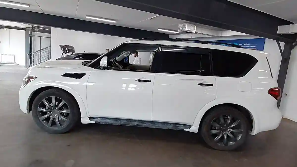 Infiniti QX56 2011 года за 9 000 000 тг. в Астана