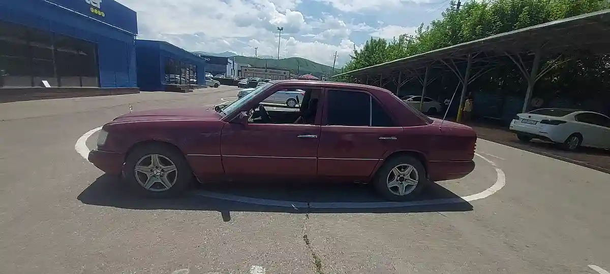 Mercedes-Benz E-Класс 1994 года за 800 000 тг. в Алматы
