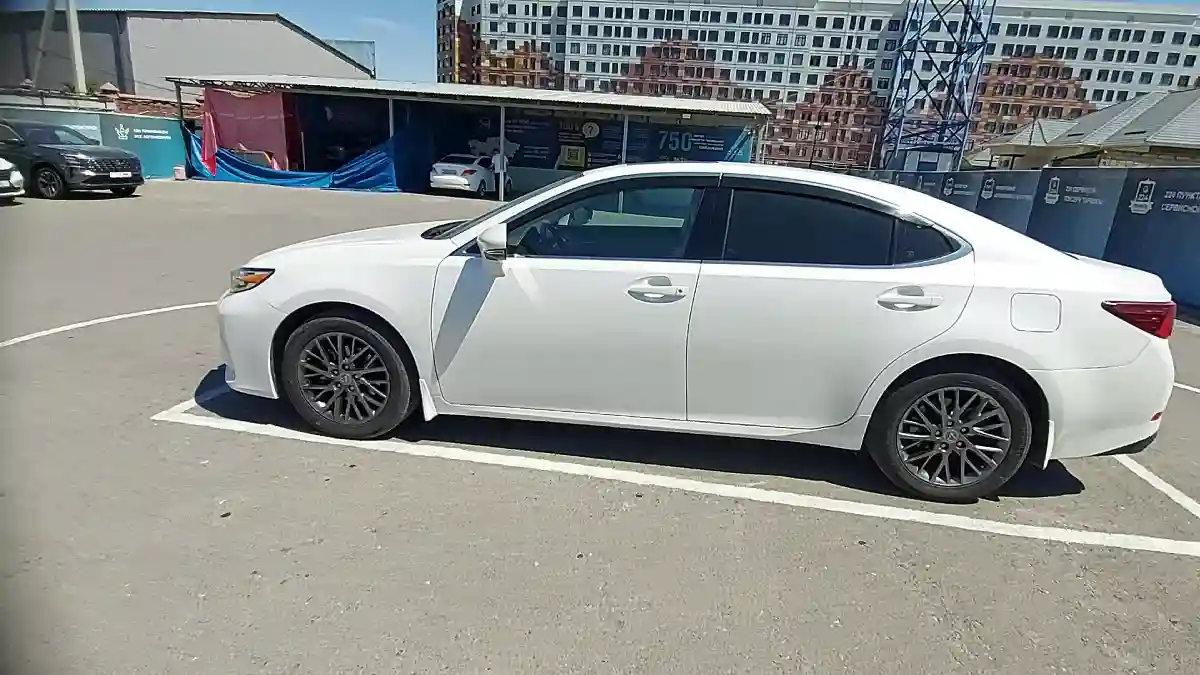 Lexus ES 2015 года за 12 500 000 тг. в Шымкент