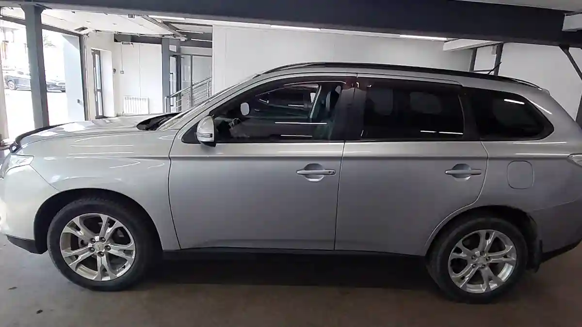 Mitsubishi Outlander 2013 года за 8 000 000 тг. в Астана