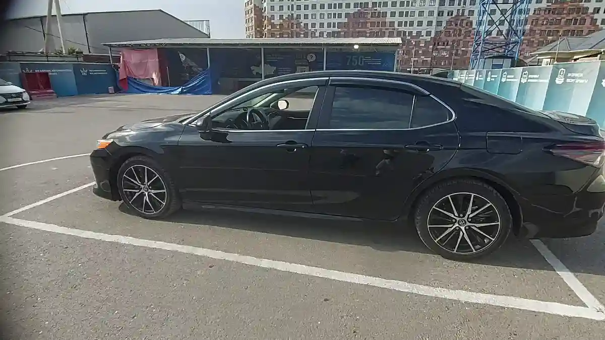 Toyota Camry 2023 года за 13 000 000 тг. в Шымкент