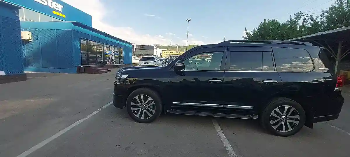 Toyota Land Cruiser 2018 года за 38 000 000 тг. в Алматы