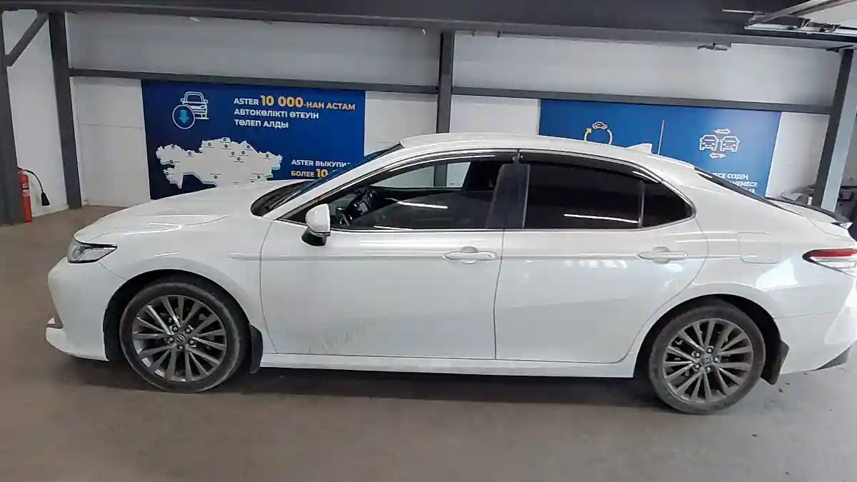 Toyota Camry 2019 года за 12 500 000 тг. в Астана